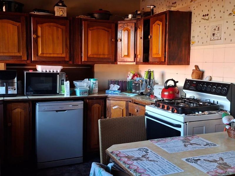 Country Living Meets Opportunity in the Heart of Bredell - With business rights. - Photo 9
