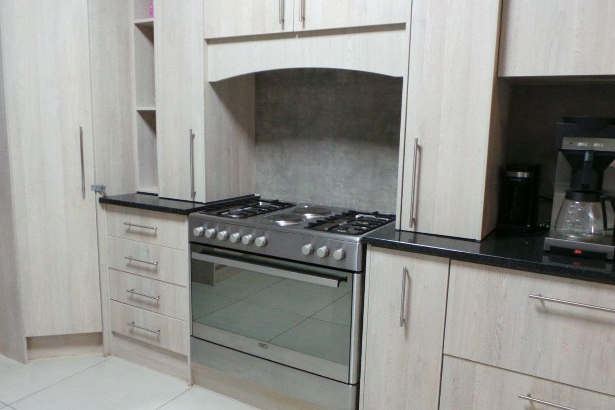 The GUEST HOUSE life - Photo 3