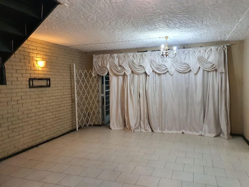 Duplex ultimate in luxury Living in Townsview!!! - Photo 10