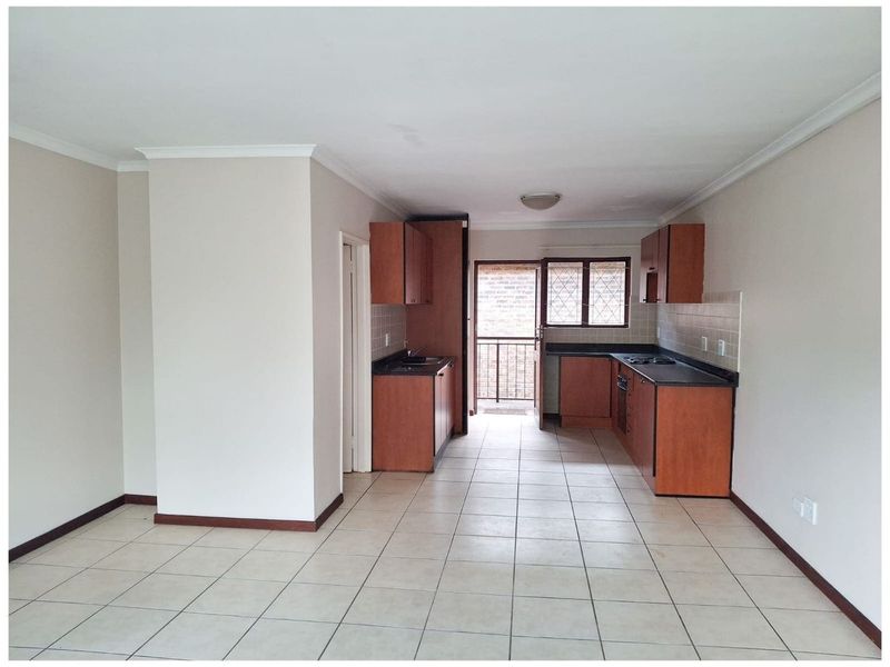 Large two bedroom apartment in Howick Central - Photo 4
