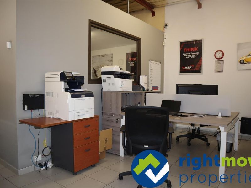 Well maintained double warehouse for sale - Photo 9