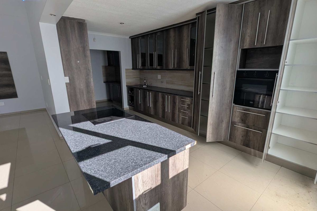 Sleek and contemporary 3 Bedroom home - Photo 5