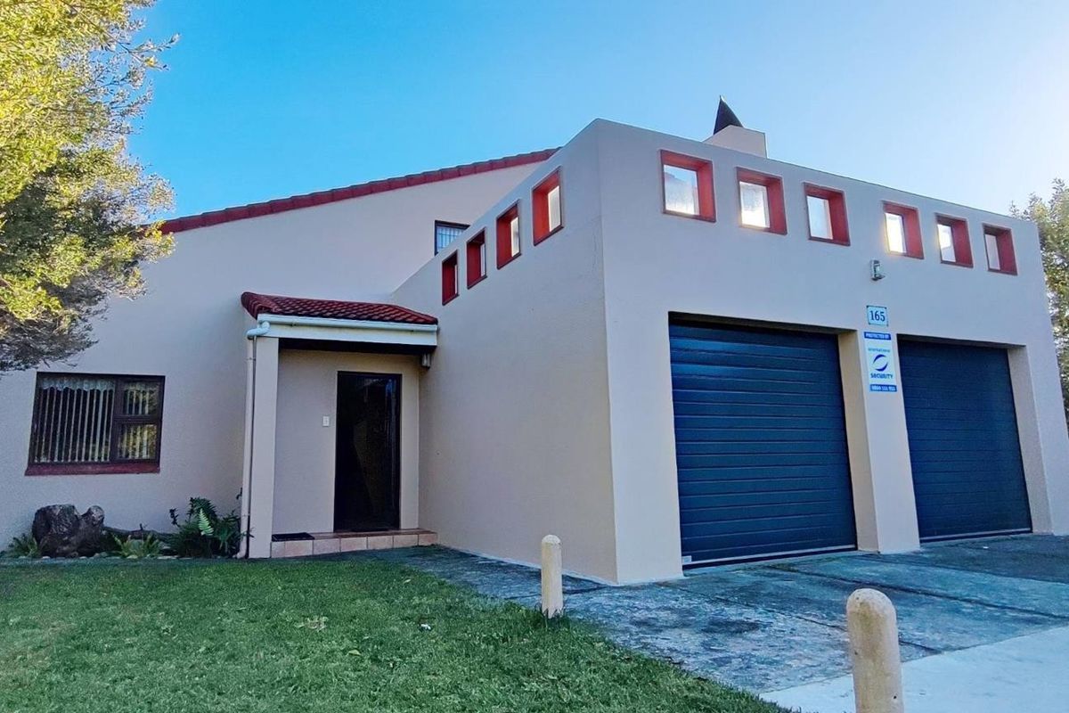 Coastal Paradise Awaits: Your Franskraal Haven Just 100 Meters from the Beach! - Photo 4