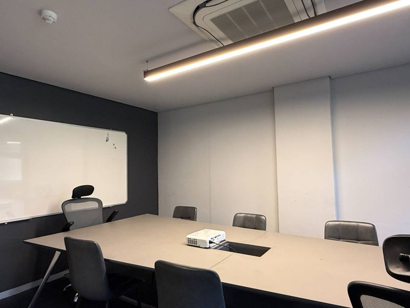 Prime Wembley Square office to let with balcony - Photo 4