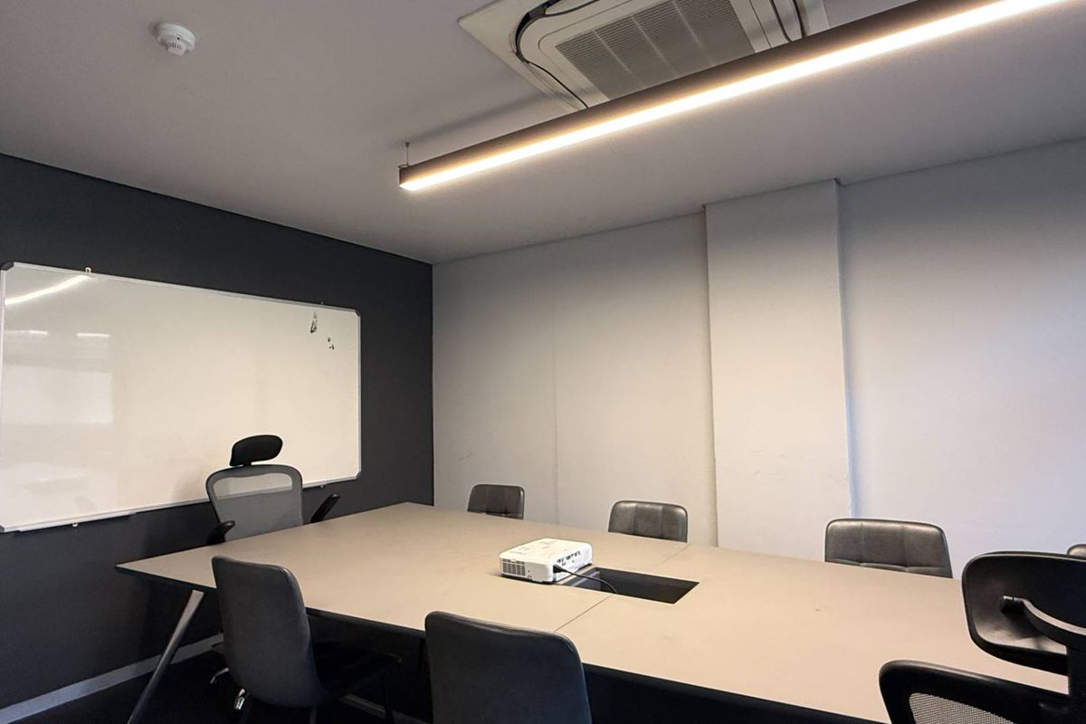 Prime Wembley Square office to let with balcony - Photo 4