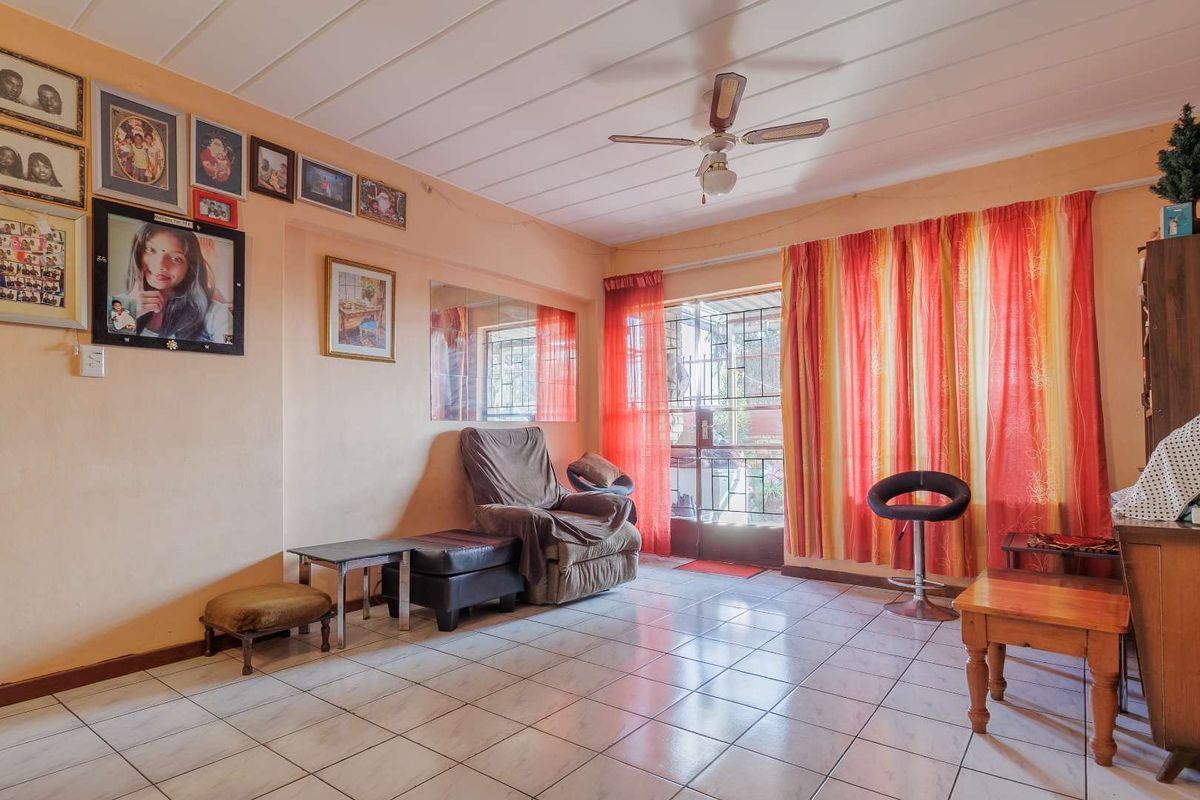 Ground-Floor unit offering three bedrooms and more - Secure complex - Photo 3