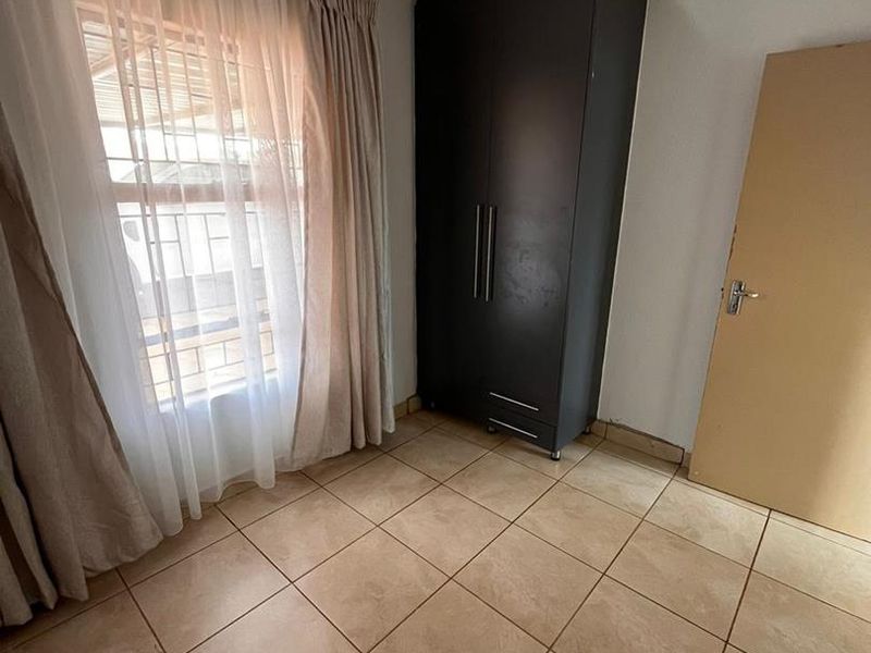 3 bedrooms house to rent in Soshanguve WW - Photo 10