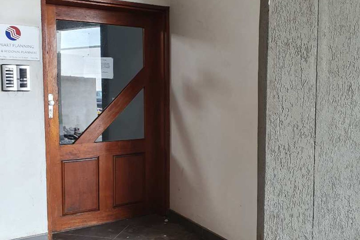 Office block in Town Centre close to Amenities - Photo 4