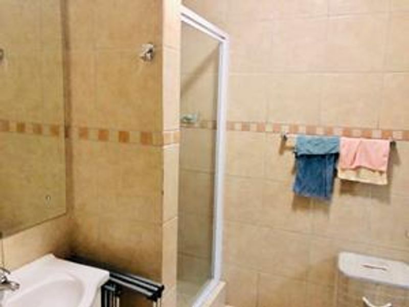 Bachelor apartment in Hazeldean. - Photo 8