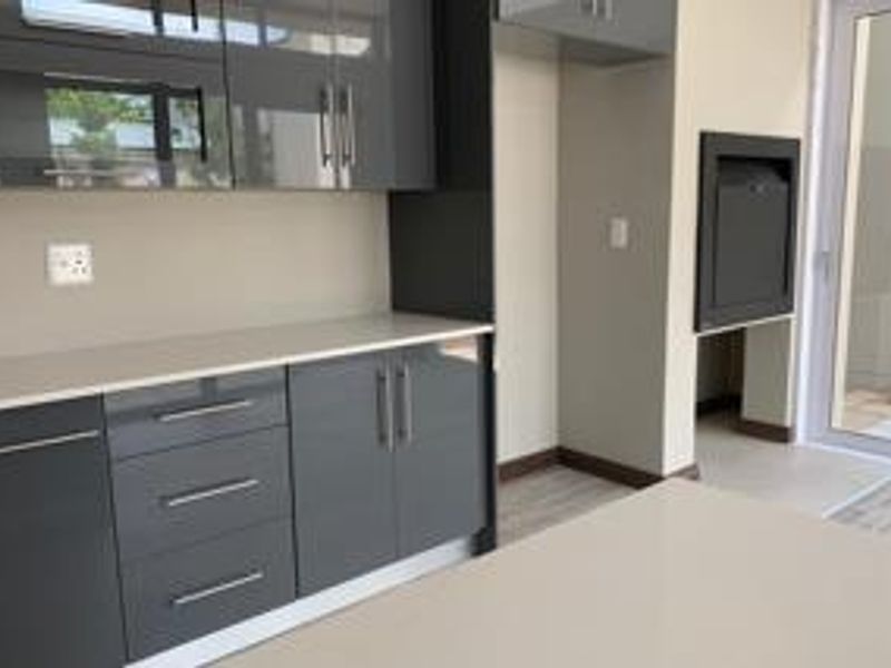 Cozy, Secure Lock-up & Go - Photo 2