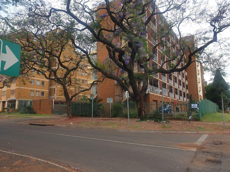 Bargain 3 Bedroom Apartment - Photo 3