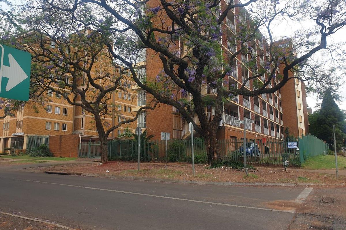 Bargain 3 Bedroom Apartment - Photo 3