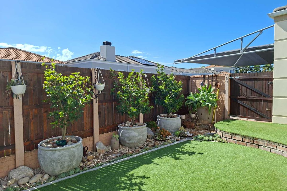 Beautiful home in secure estate - R1 650 000 - Photo 4