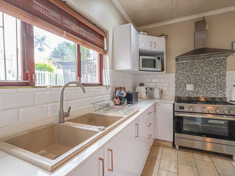 FAMILY HOME WITH INCOME-GENERATING GRANNY FLAT IN PRIME MALVERN LOCATION! - Photo 4