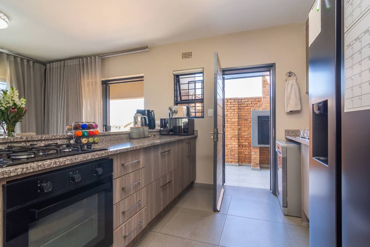 Luxury living with panoramic views `and versatile spaces - Photo 3