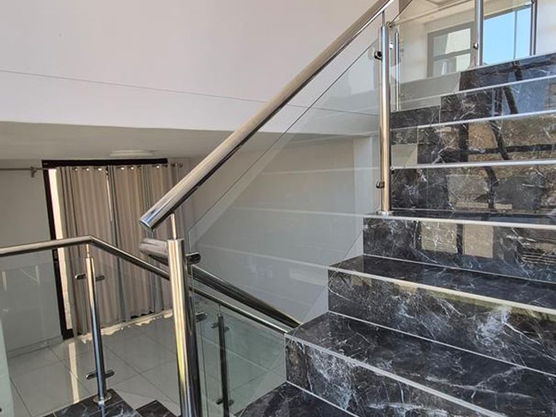Ultra Modern Family Home for Rent in Kleine Kuppe - Photo 2