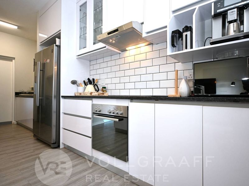 Elevated Coastal Elegance - Photo 10