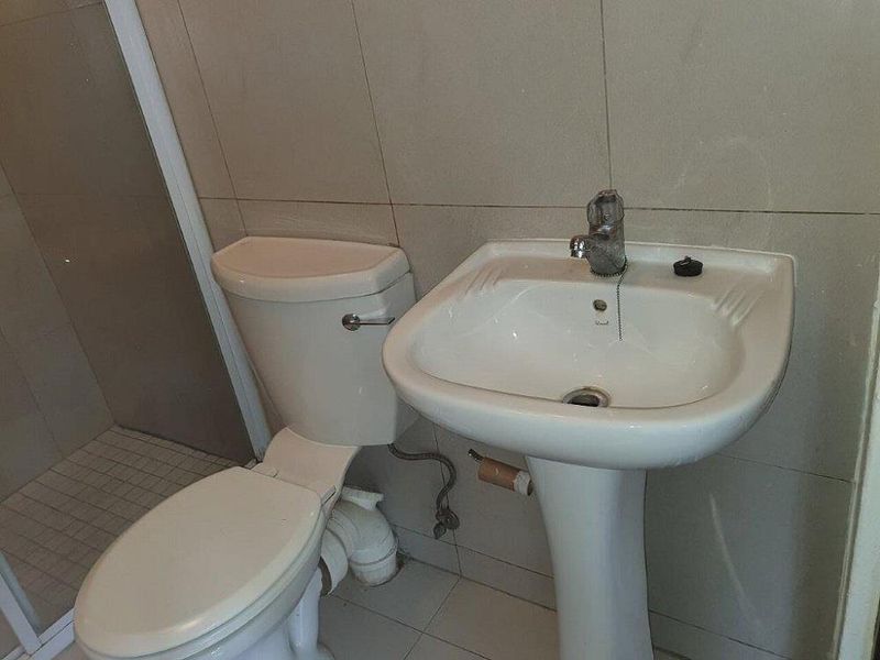 2 Bedroom 2 Bathroom Ground floor apartment for rent in beautiful Golf Estate R9000 available 1 August - Photo 7