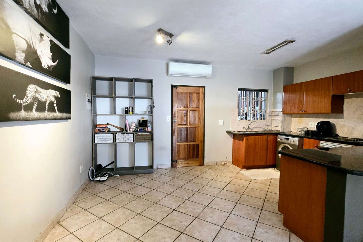 Charming 2-Bedroom Duplex with Private Garden and Excellent Entertainment Spaces - Photo 5