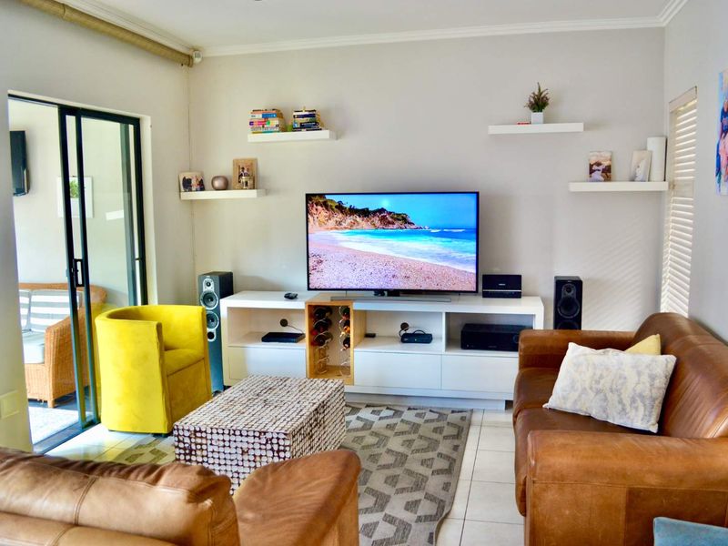 ***COZY and MODERN - Are you a Young Professional looking for a Lock-up and Go? Two En-suite Bedrooms in Heron Hill Garden Estate, Olympus*** - Photo 5