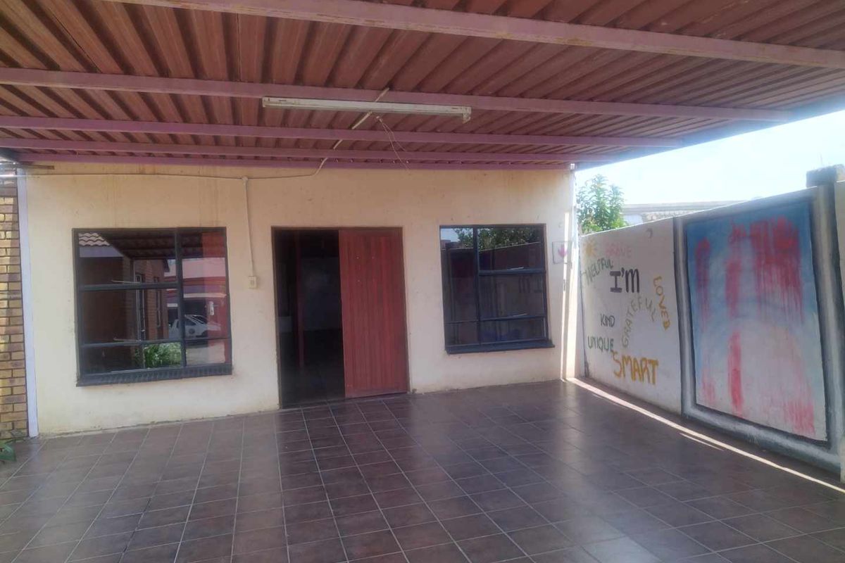 Offices to rent in Soshanguve HH - Photo 3