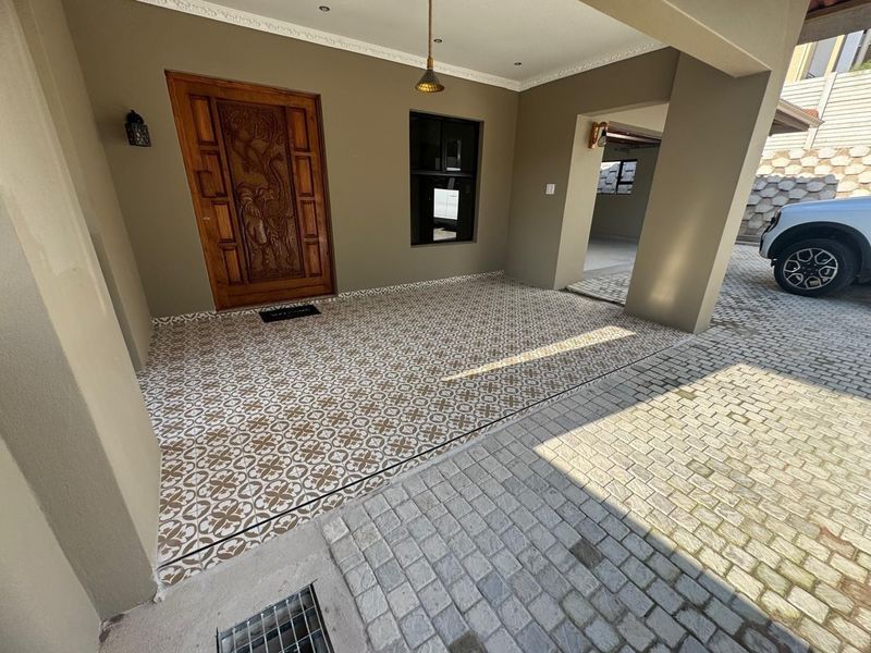 Exquisite Escombe Residence: Grandeur, Views &amp; Income Potential - Photo 5