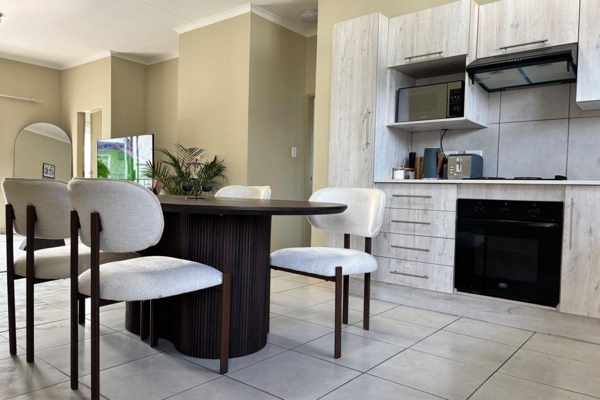 Modern 2-Bedroom, 2-Bathroom Second-Floor Apartment - Stylish, Spacious & Move-In Ready! - Photo 3
