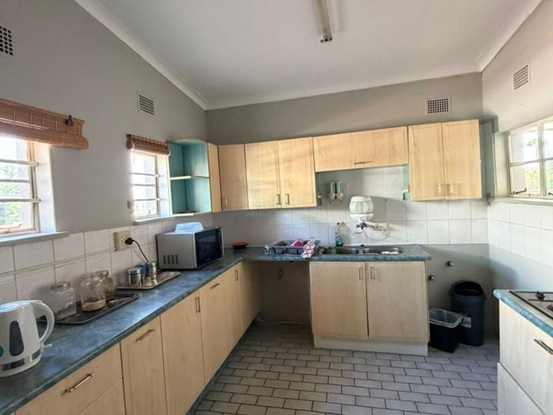 Office Building To Let — Luxury Hill, Klein Windhoek - Photo 2