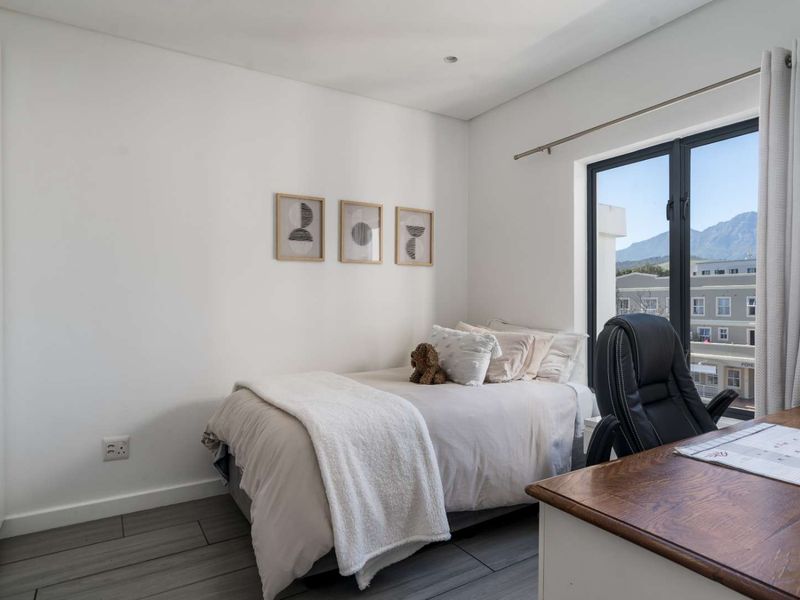 Modern 2 Bed 2 Bath 2 Parking -  Living in the Heart of Stellenbosch – 95 on Bird Street Apartments - Photo 9