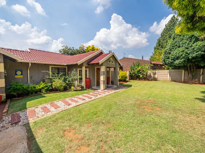 A ready to move in home in a secure area - Photo 4