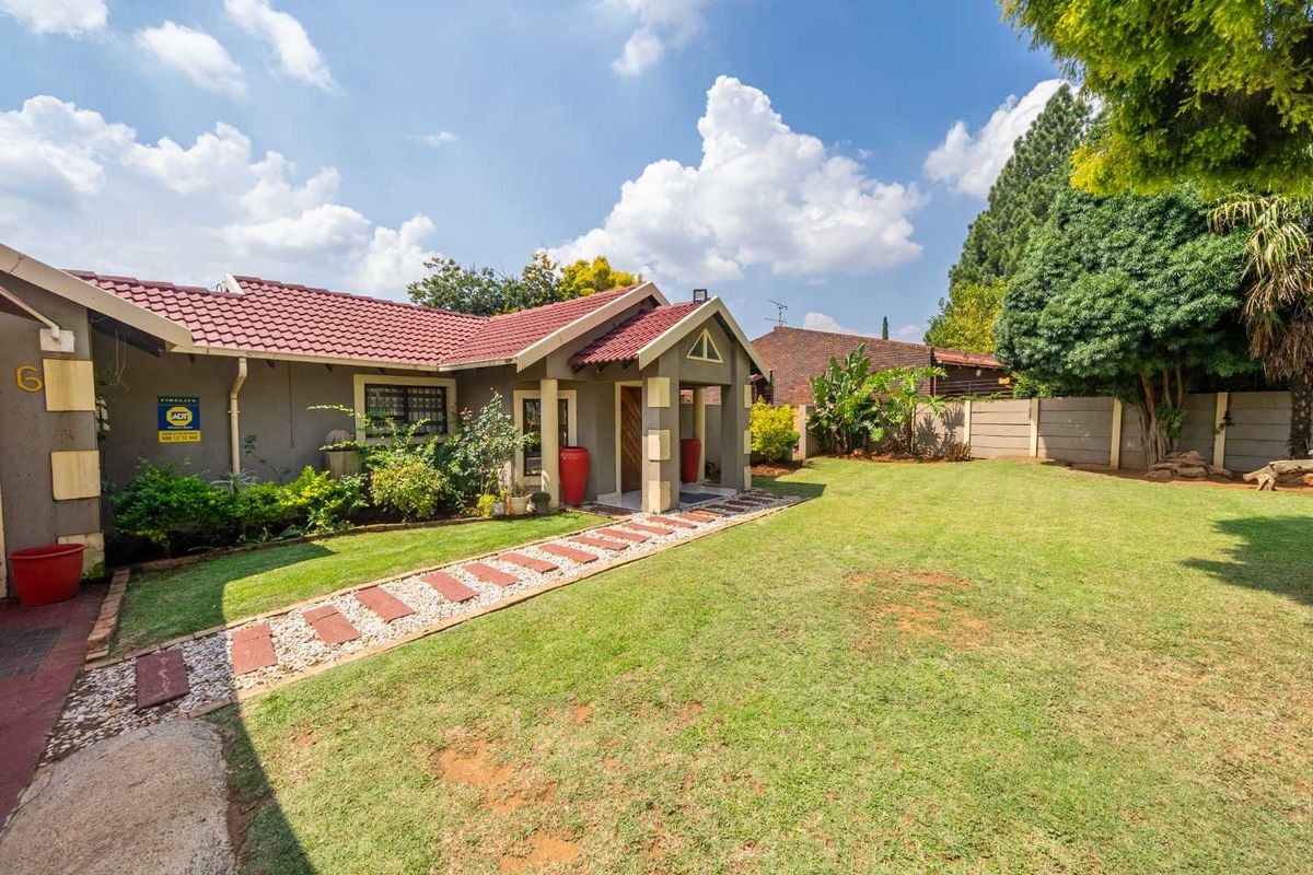 A ready to move in home in a secure area - Photo 4