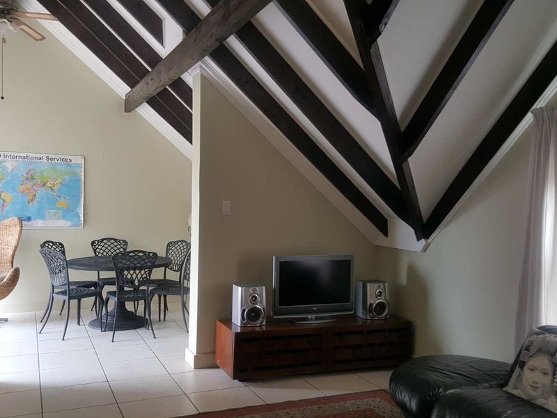 Stunning Penthouse double volume overlooking the golfcourse - Photo 3