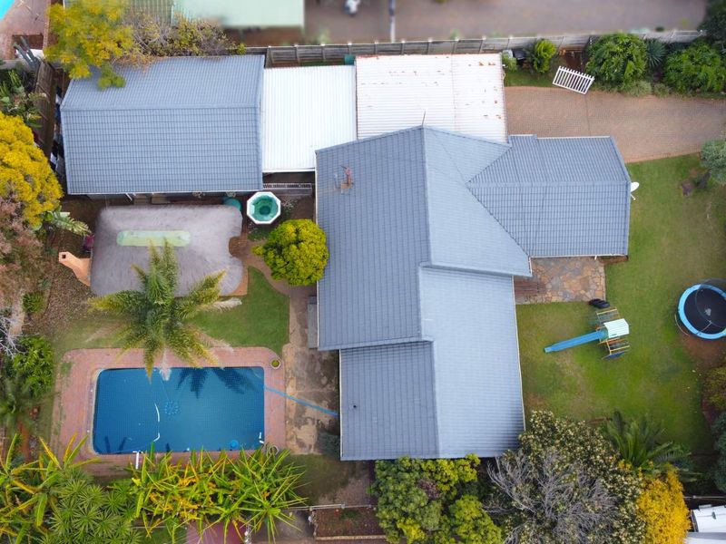 Comfortable Family Living in Prime Randhart – Space, Character & Potential - Photo 1