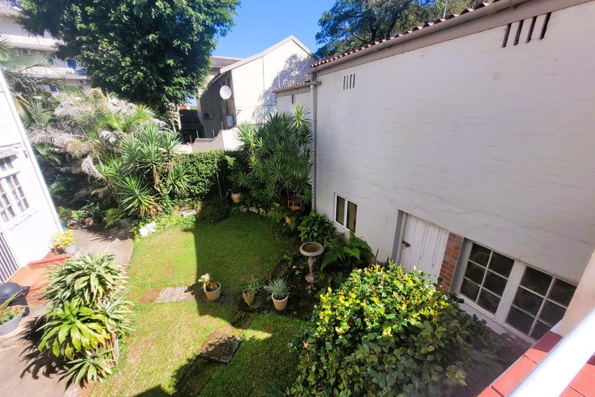 Spacious 2 Bedroom apartment close to schools and shops - Photo 2