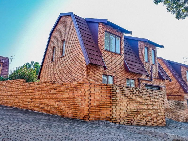Charming 2 bedroom, 1 bathroom townhouse available in Barn Lodge, Boskruin. - Photo 8