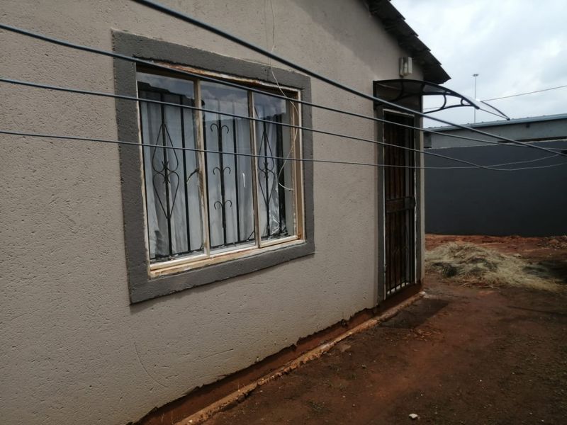 Stunning RDP house to rent in Soshanguve South - Photo 2