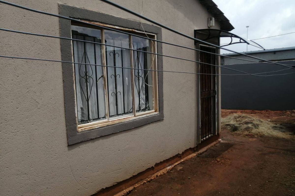 Stunning RDP house to rent in Soshanguve South - Photo 2