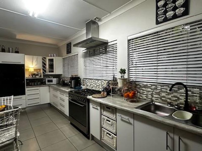 Exclusive Sole Mandate To An Icon of Elegance in Waverley - Photo 3