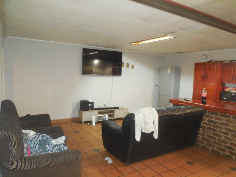SPACOUIS 3 BEDROOM HOUSE IN EASTLYNNE - Photo 6