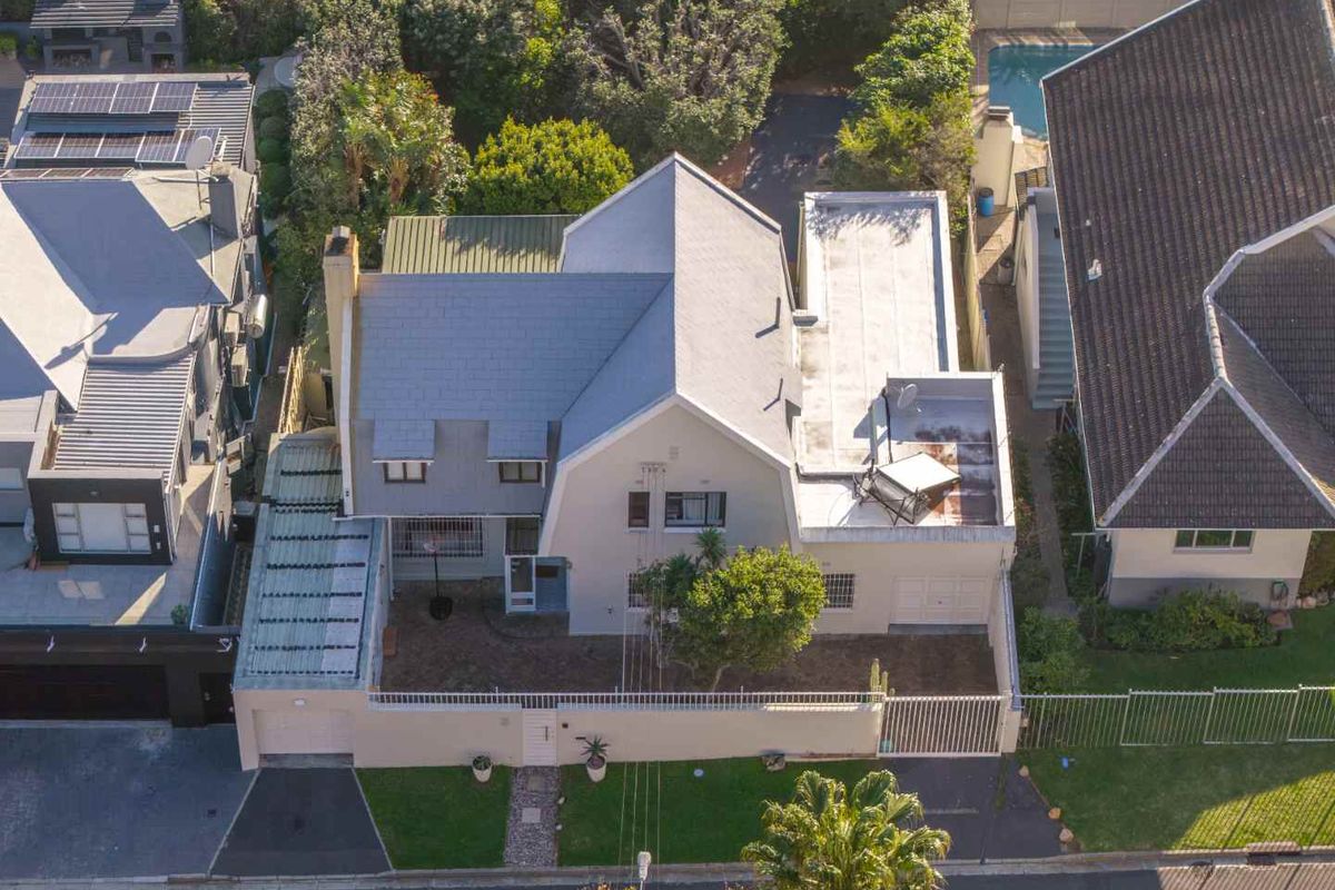 Charming Family Home in Camps Bay - Photo 3