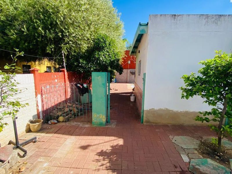 HOUSE FOR SALE IN HOCHLAND PARK - Photo 2