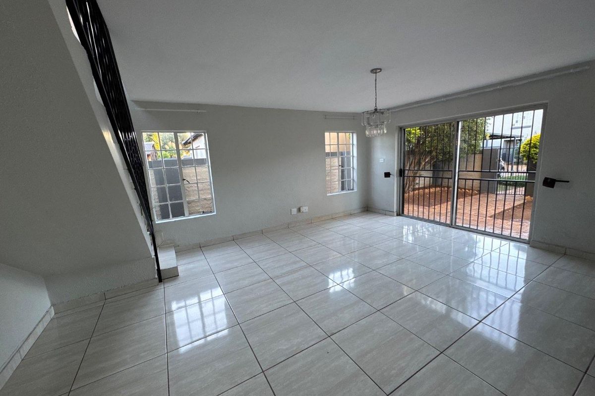 3 Bedroom Family Home in Heuwelsig Estate - Photo 4