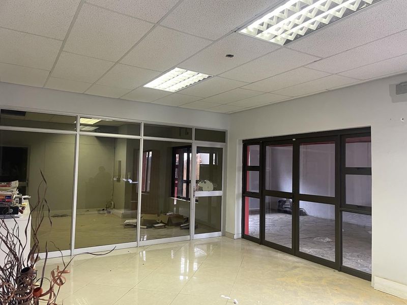 Office Building in Windhoek West - Photo 6