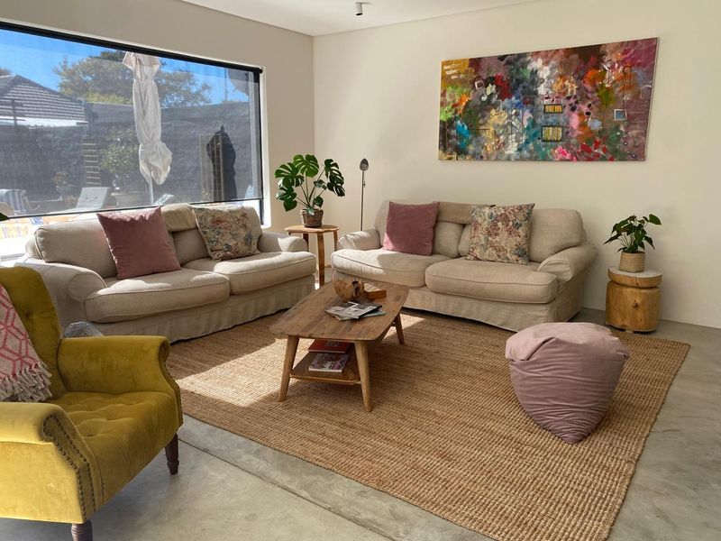 Designer Family home - A hop from the famous Vineyard Hotel. - Photo 4