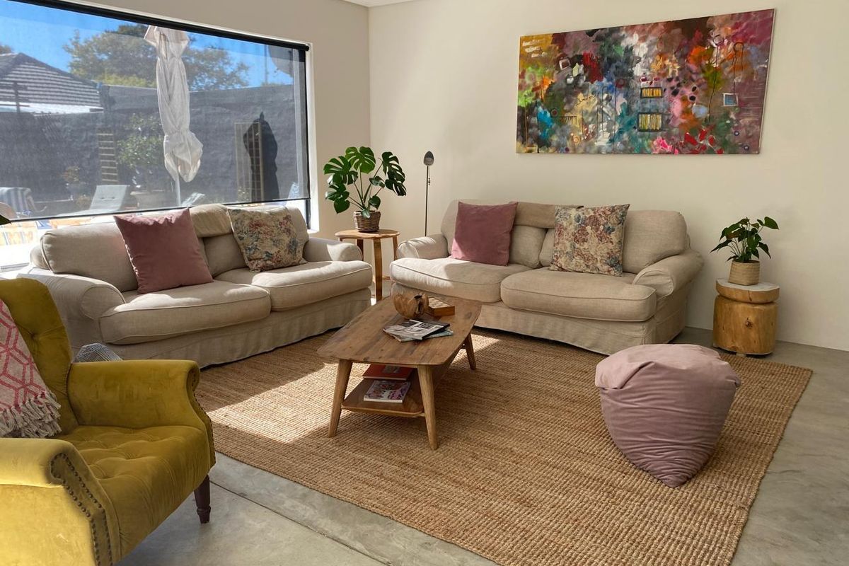 Designer Family home - A hop from the famous Vineyard Hotel. - Photo 4