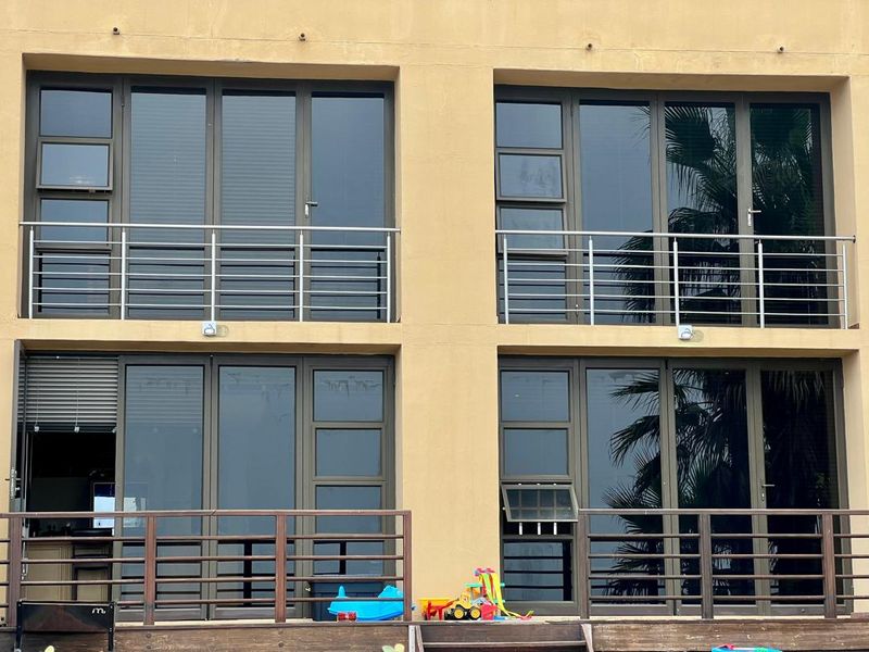 FOR SALE- 4 BEDROOM, 3 STOREY HOUSE IN LONG BEACH, WALVIS BAY, NAMIBIA - Photo 4