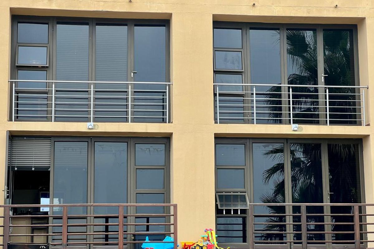 FOR SALE- 4 BEDROOM, 3 STOREY HOUSE IN LONG BEACH, WALVIS BAY, NAMIBIA - Photo 4