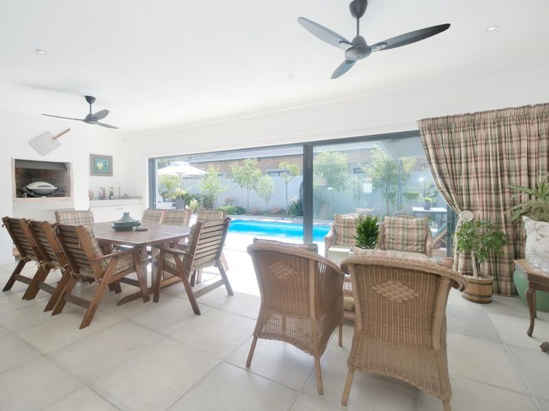 Exquisite Holiday Rental - Photo 3