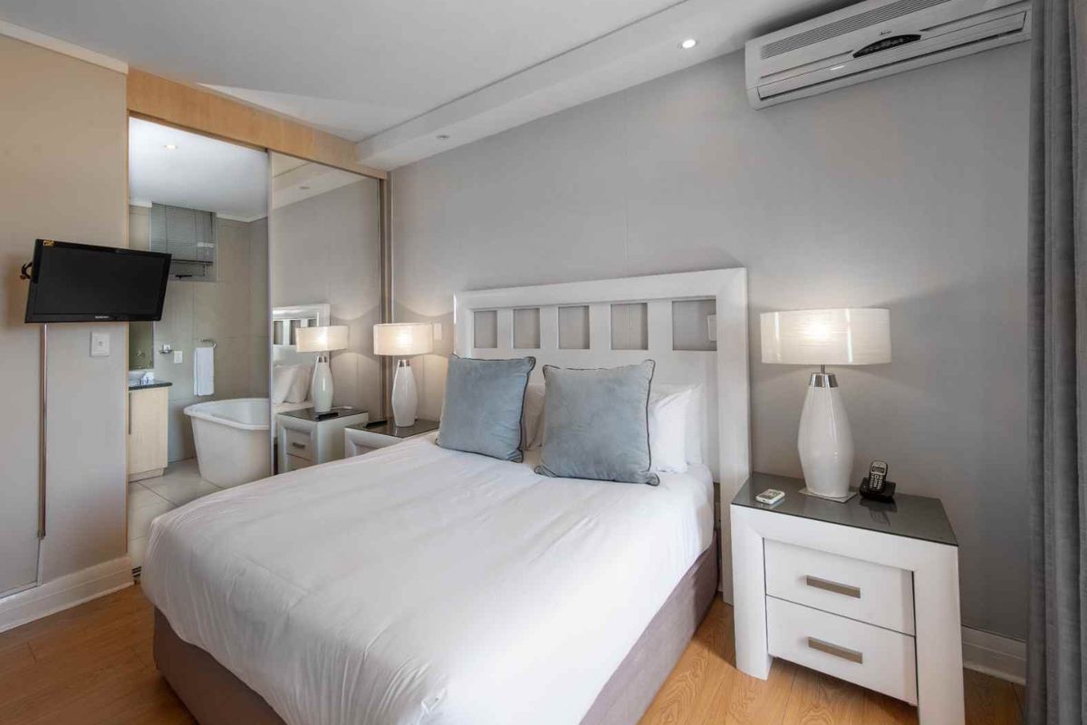 1 bedroom Apartment in SANDOWN - Photo 4