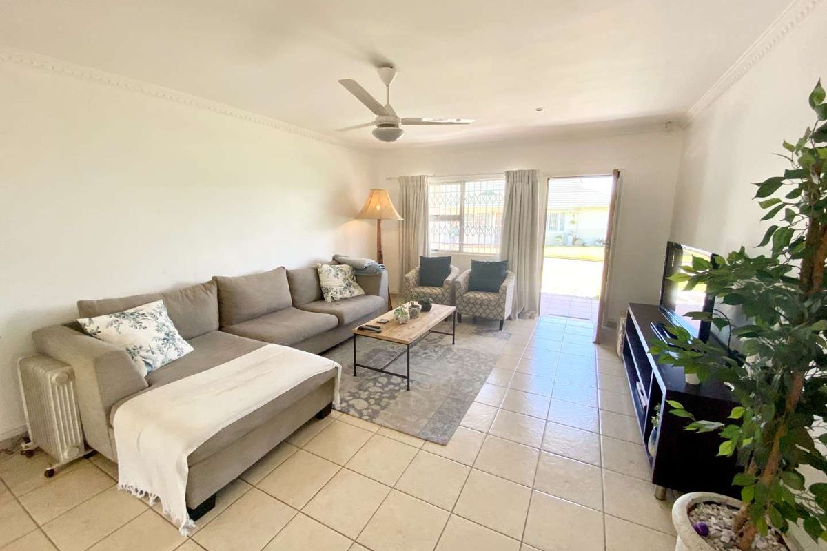 Hendra Estates - Stunning, Pet-Friendly Simplex With Private Pool in Somerset Park To Rent - Photo 3